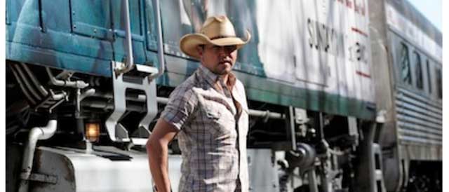 Photo from the Jason Aldean official website, used with permission under fair use.
