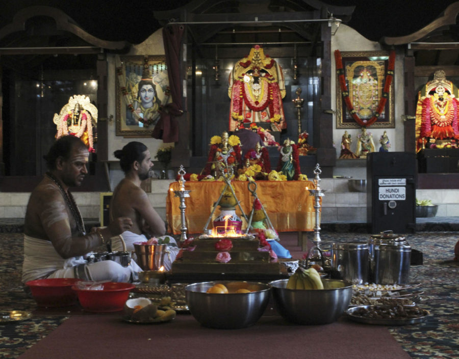 Shiva+Murugan+Temple+hosts+Meenakshi+Thirukalyanam+with+beauty%2C+elegance