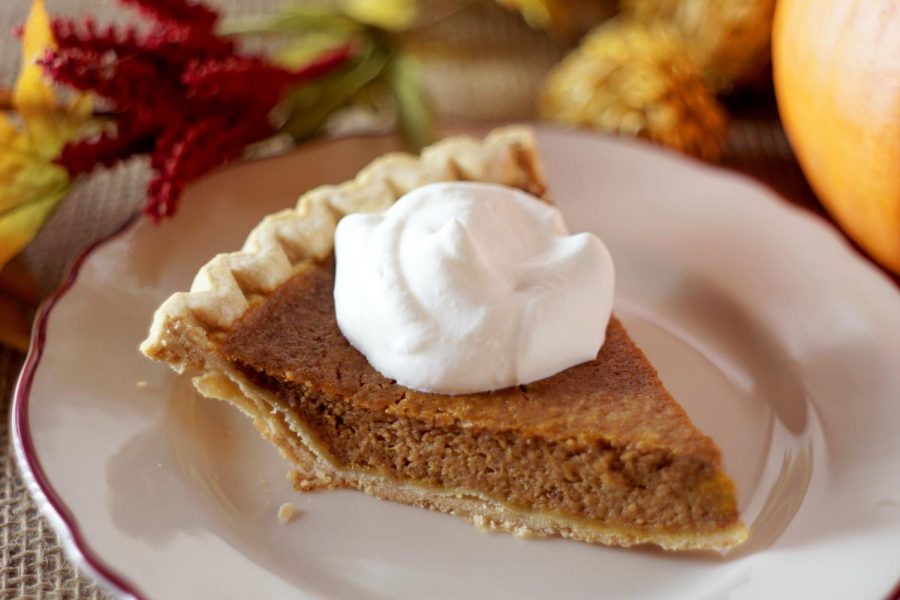  Traditional Thanksgiving pumpkin pie.  Photo by: Kasumi Loffler from Pexels.

	