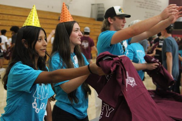 Closing Freshman Orientation Aug. 14, Link Crew Leader Izzy Soto, Kaylee Holyoak and Tex Hoehne hand out class shirts to incoming freshmen. “The small room activities were super fun and my small group was good, they had great conversations, contributed and no one felt judged. It was just a safe space,” Soto said. Photo by Allie Bosano.


